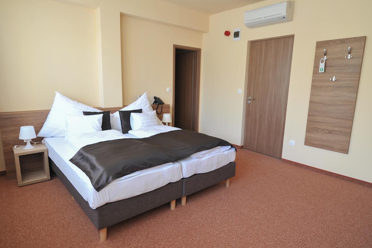 Centrooms 埃格尔 外观 照片